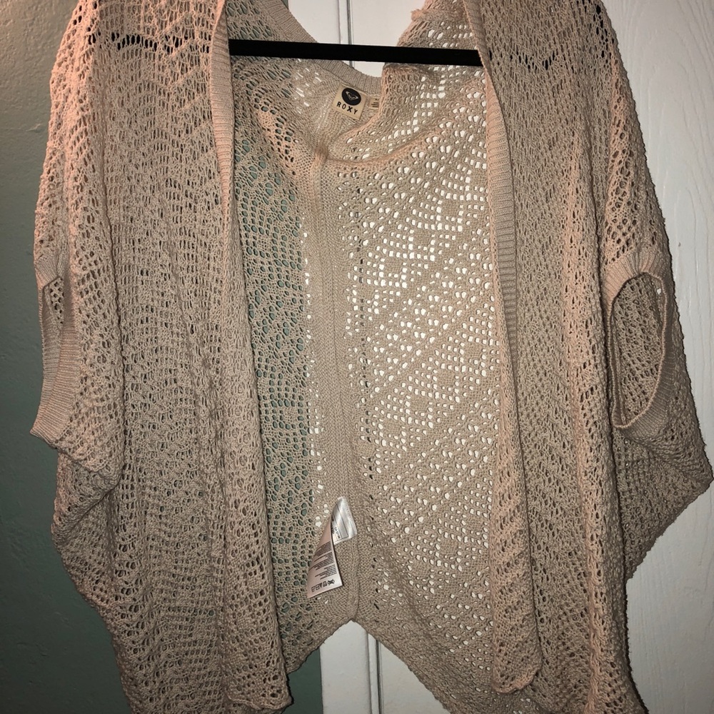 Roxy Shrug